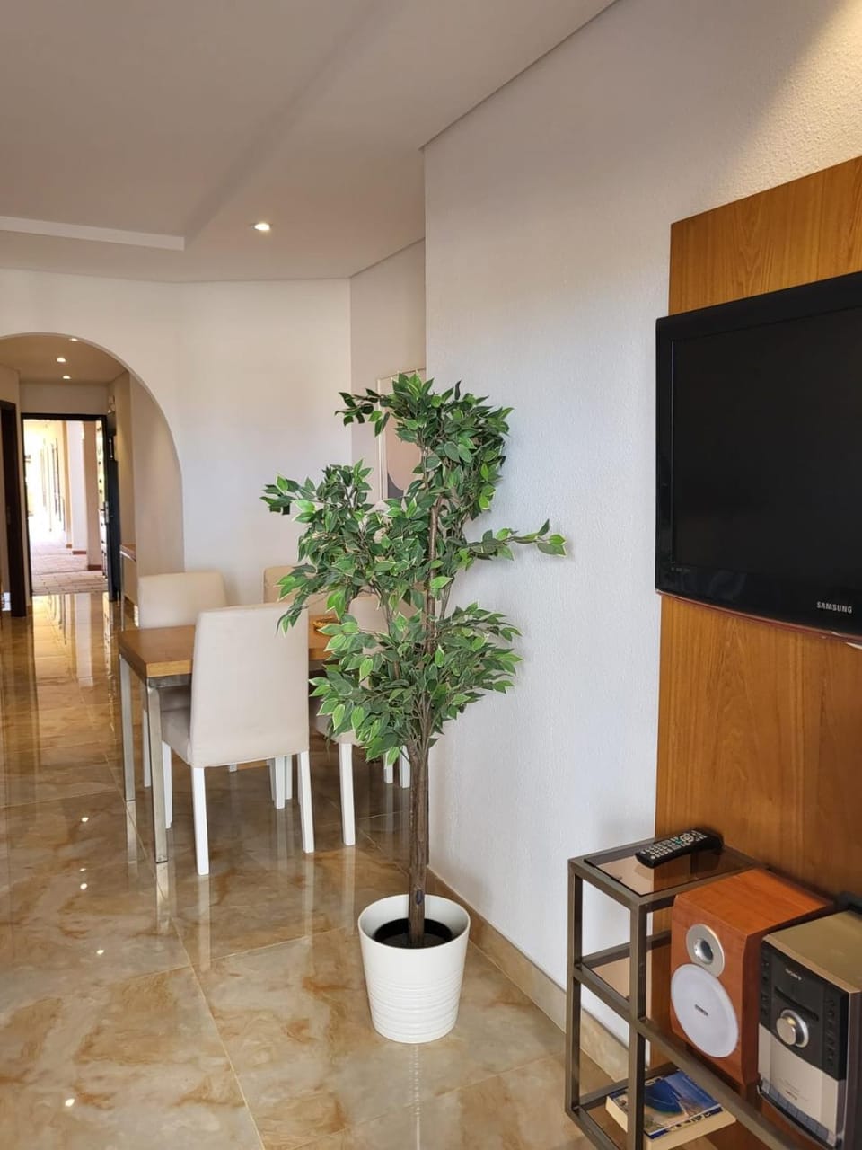 TV and multimedia, Dining area