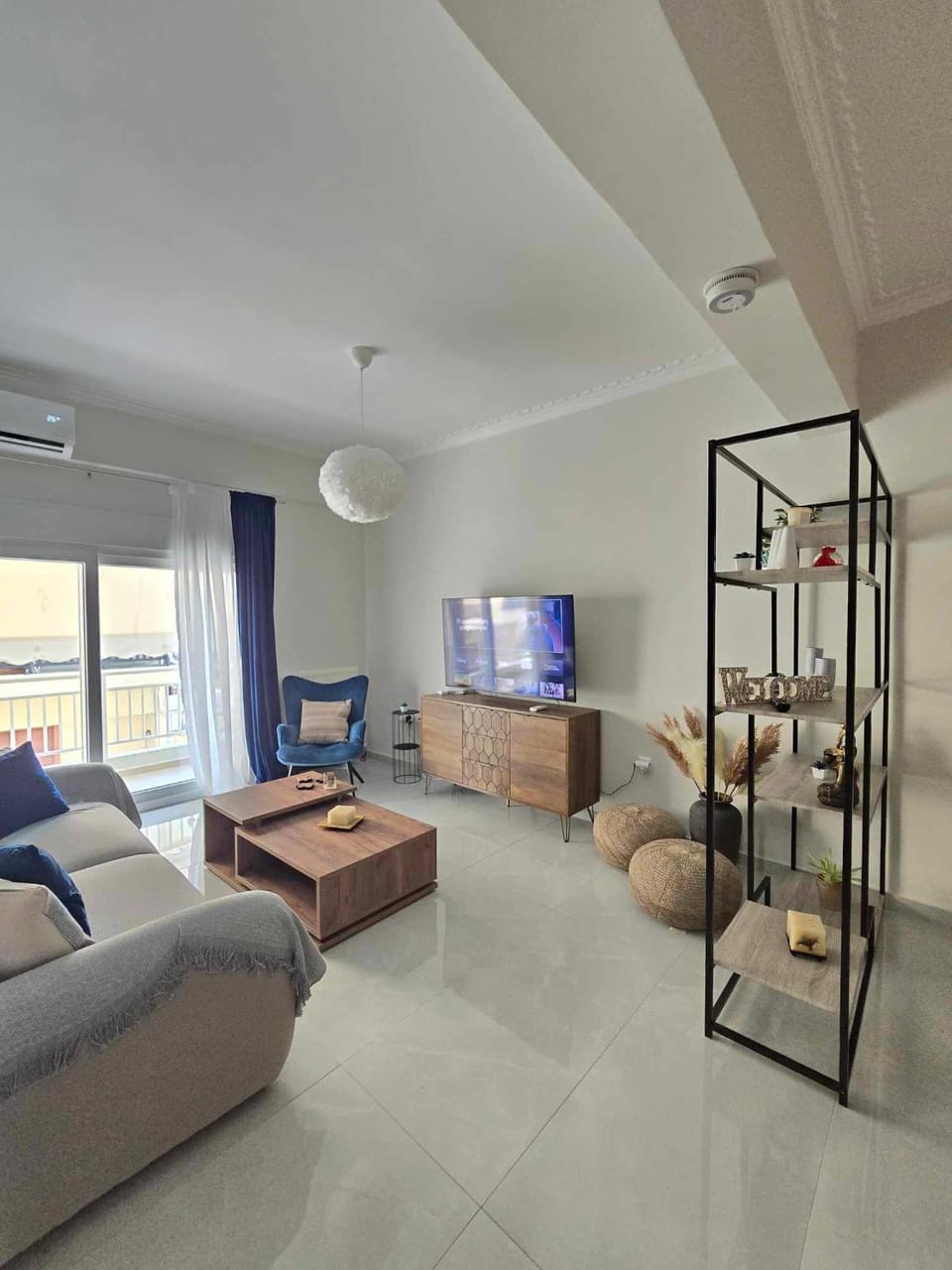 TV and multimedia, Balcony/Terrace, Living room, City view, Entertainment, Quiet street view, internet, air conditioner