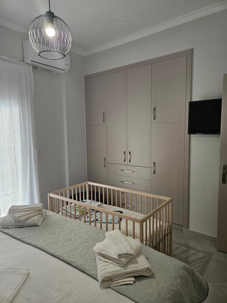 Bed, Bedroom, cot, towels, wardrobe