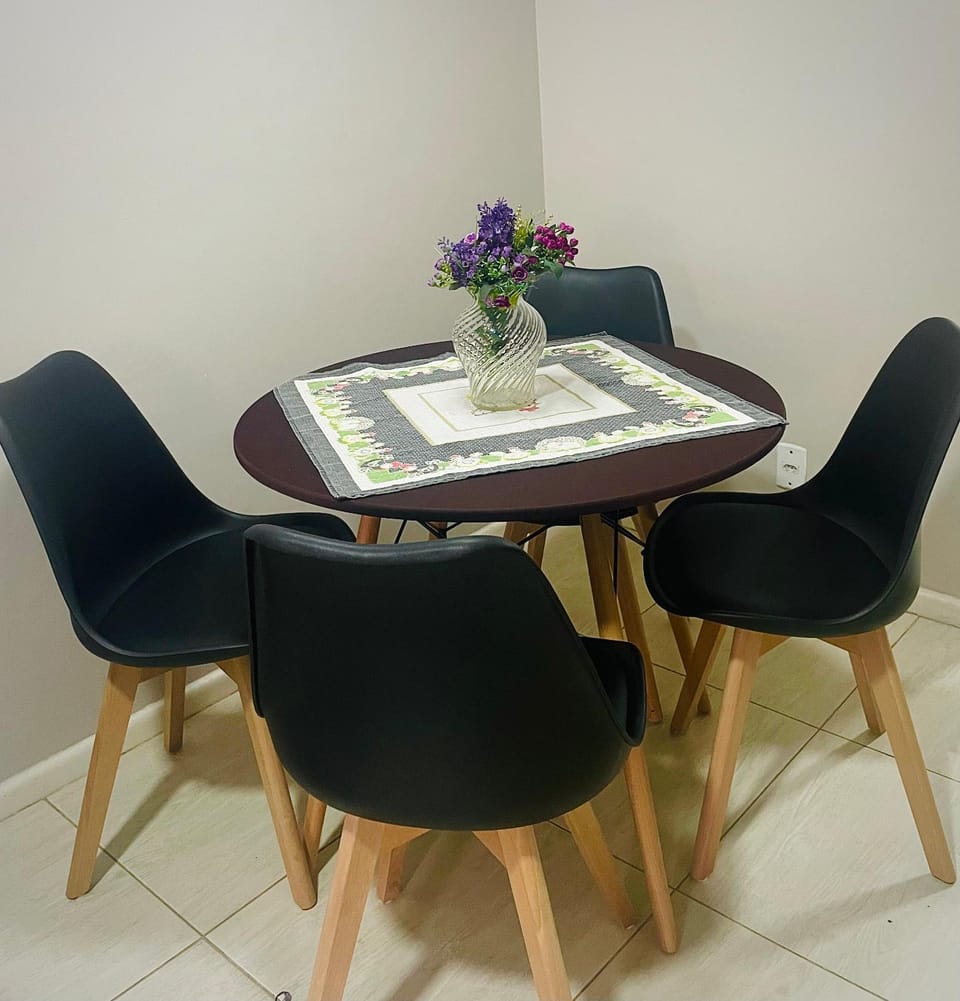 Communal lounge/ TV room, Game Room, TV and multimedia, Living room, Decorative detail, Seating area, Dining area, Area and facilities, Meals, Breakfast