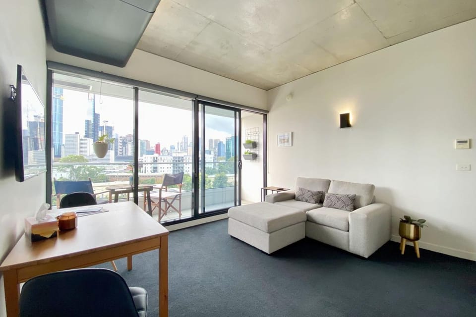 Coventry Classic Retreat Pool, Spa & City Access Apartment in Southbank