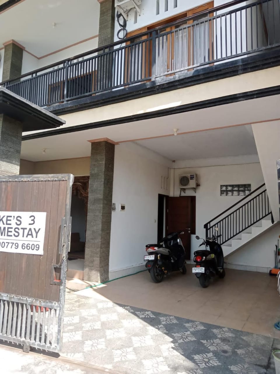 Facade/entrance