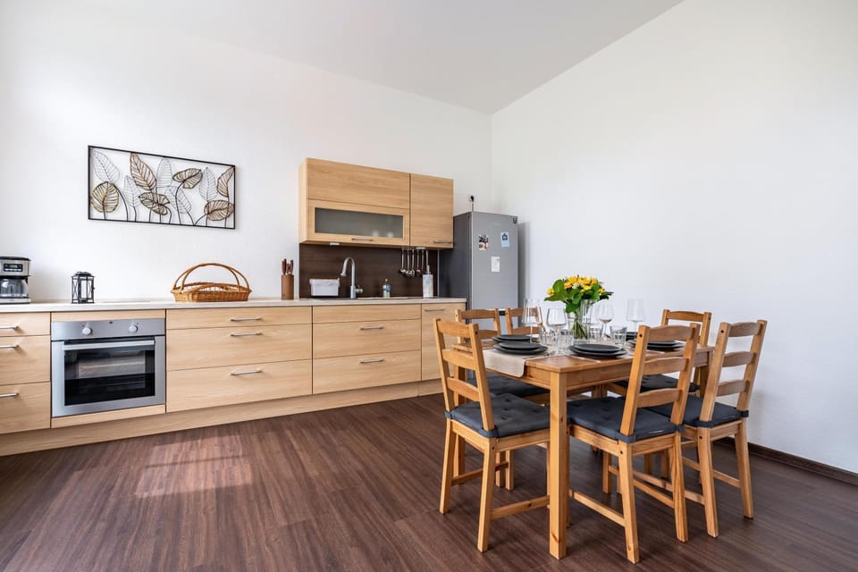 Property building, Kitchen or kitchenette, Living room