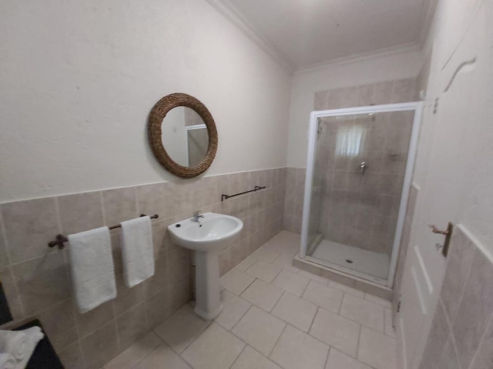Shower, Bathroom, Swimming pool
