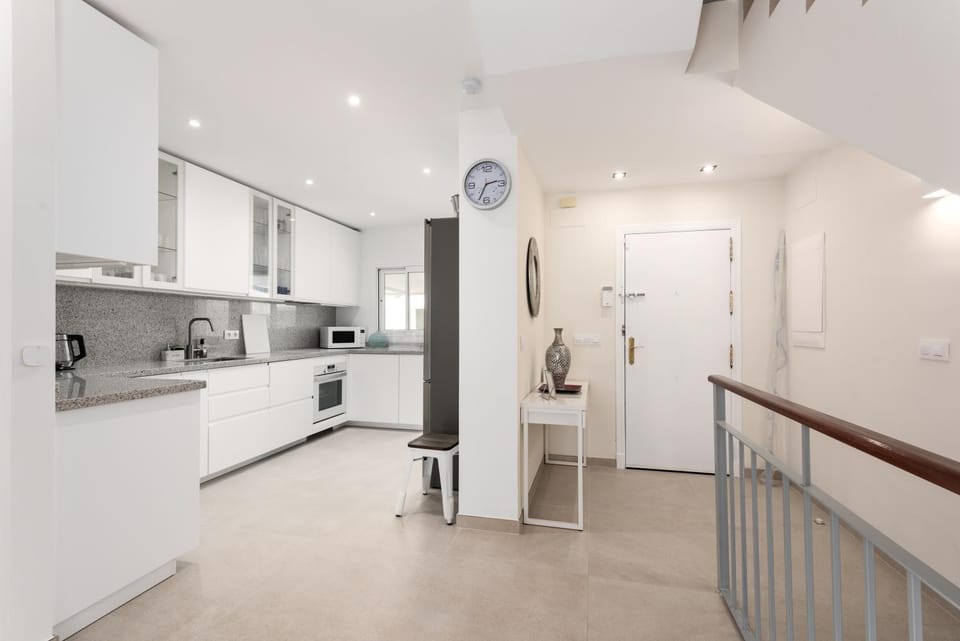 Lobby or reception, kitchen