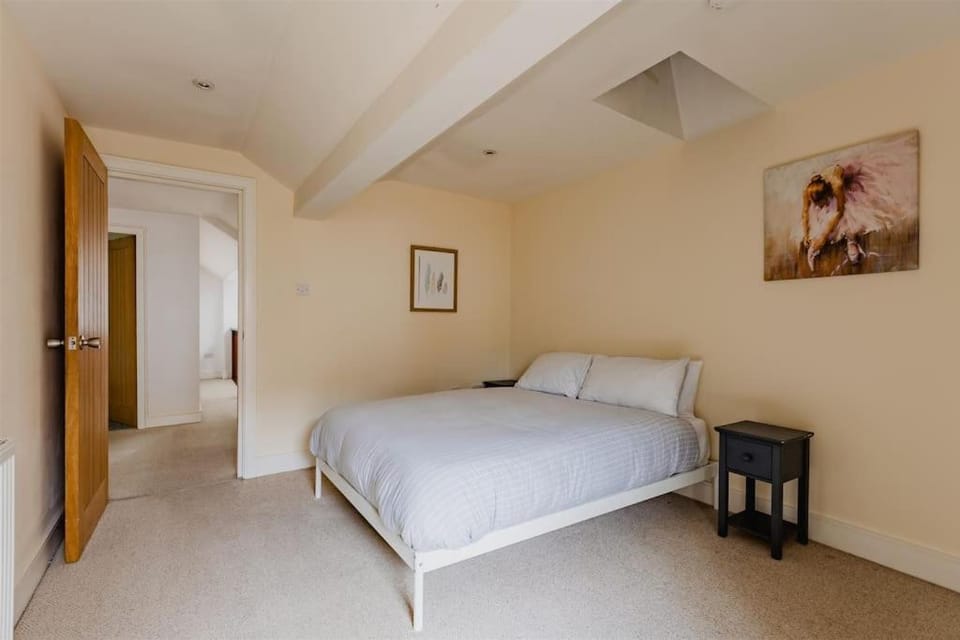 Platform Avenues 5 Bed House with Free Street Parking Apartment in Hull