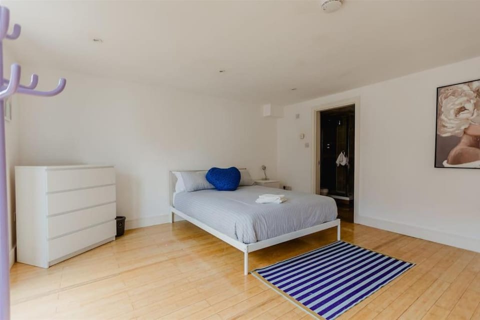 Platform Avenues 5 Bed House with Free Street Parking Apartment in Hull