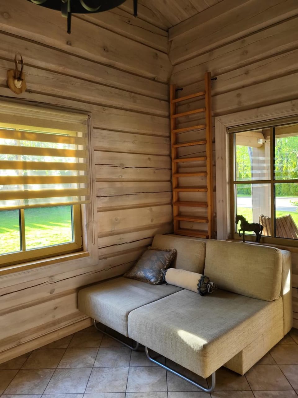 Bed, Photo of the whole room, Seating area, Bedroom