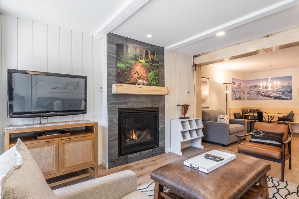 Fully Renovated! St Anton #17 Ski in Ski Out 1 Bedroom 1 Bathroom Condo! Sleeps up to 4! House in Mammoth Lakes