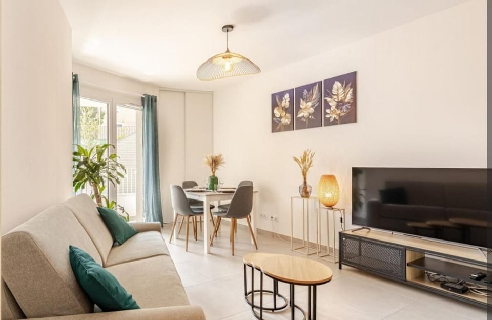 TV and multimedia, Living room, Dining area