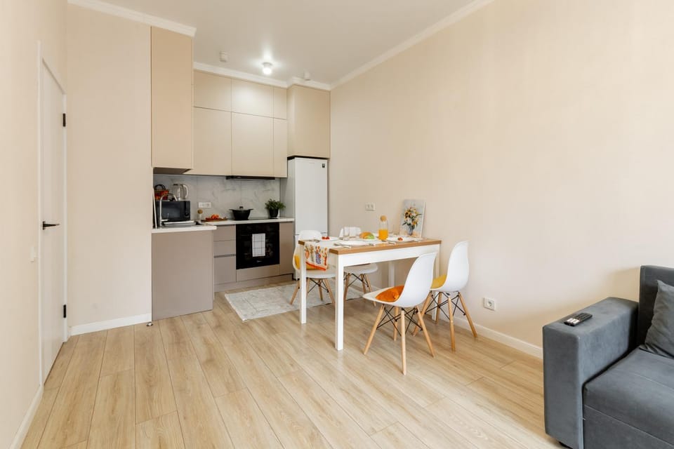Coffee/tea facilities, Kitchen or kitchenette, Living room, Seating area, Dining area, minibar, oven, stove