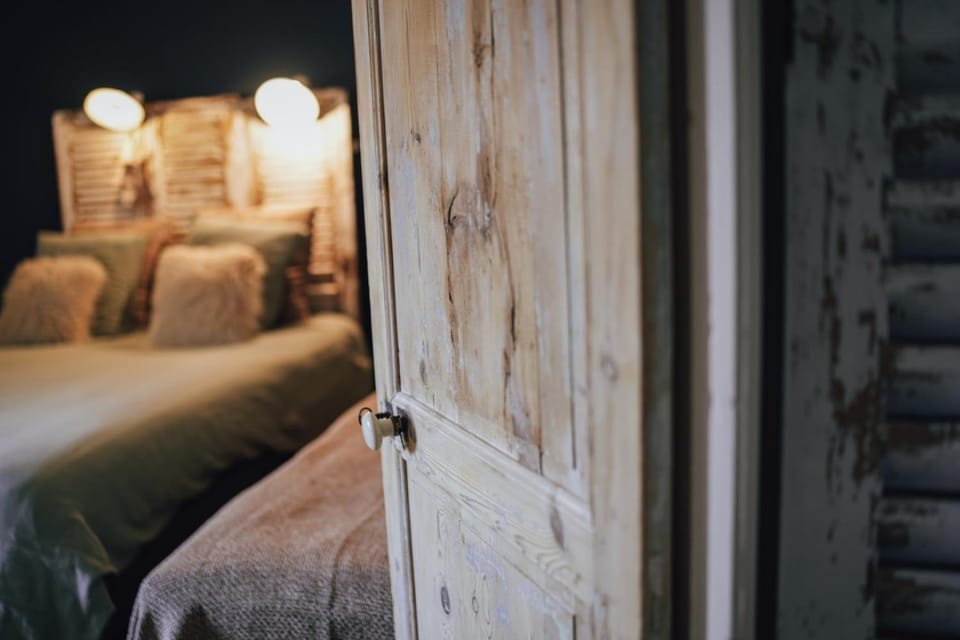 Chez Guilem chambre jaune Bed and Breakfast in Pays de la Loire