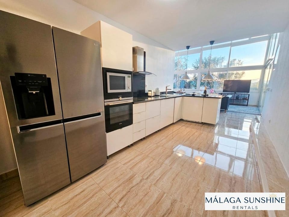 Malaga Sunshine Rentals - Semi-detatched Villa Buenavista - El Higuerón House in Costa del Sol