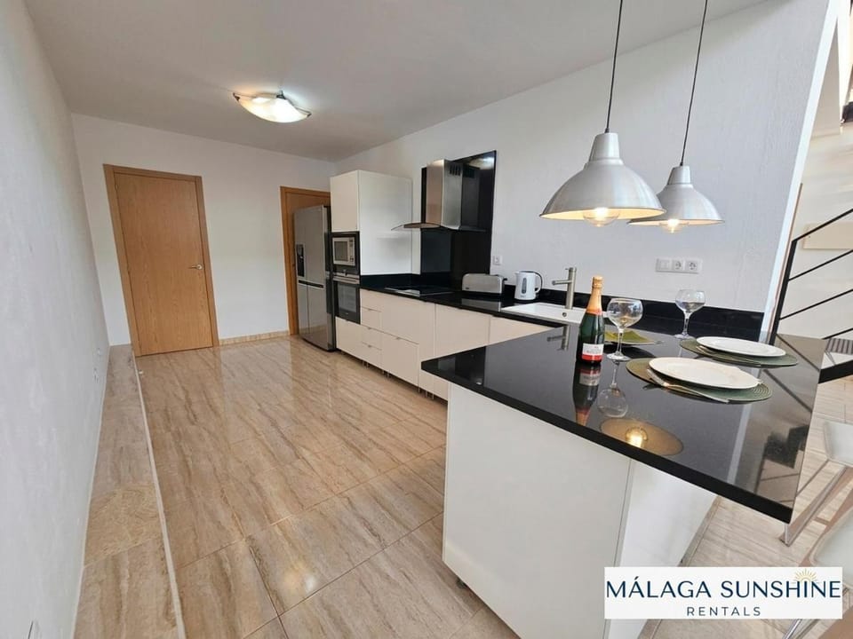 Malaga Sunshine Rentals - Semi-detatched Villa Buenavista - El Higuerón House in Costa del Sol
