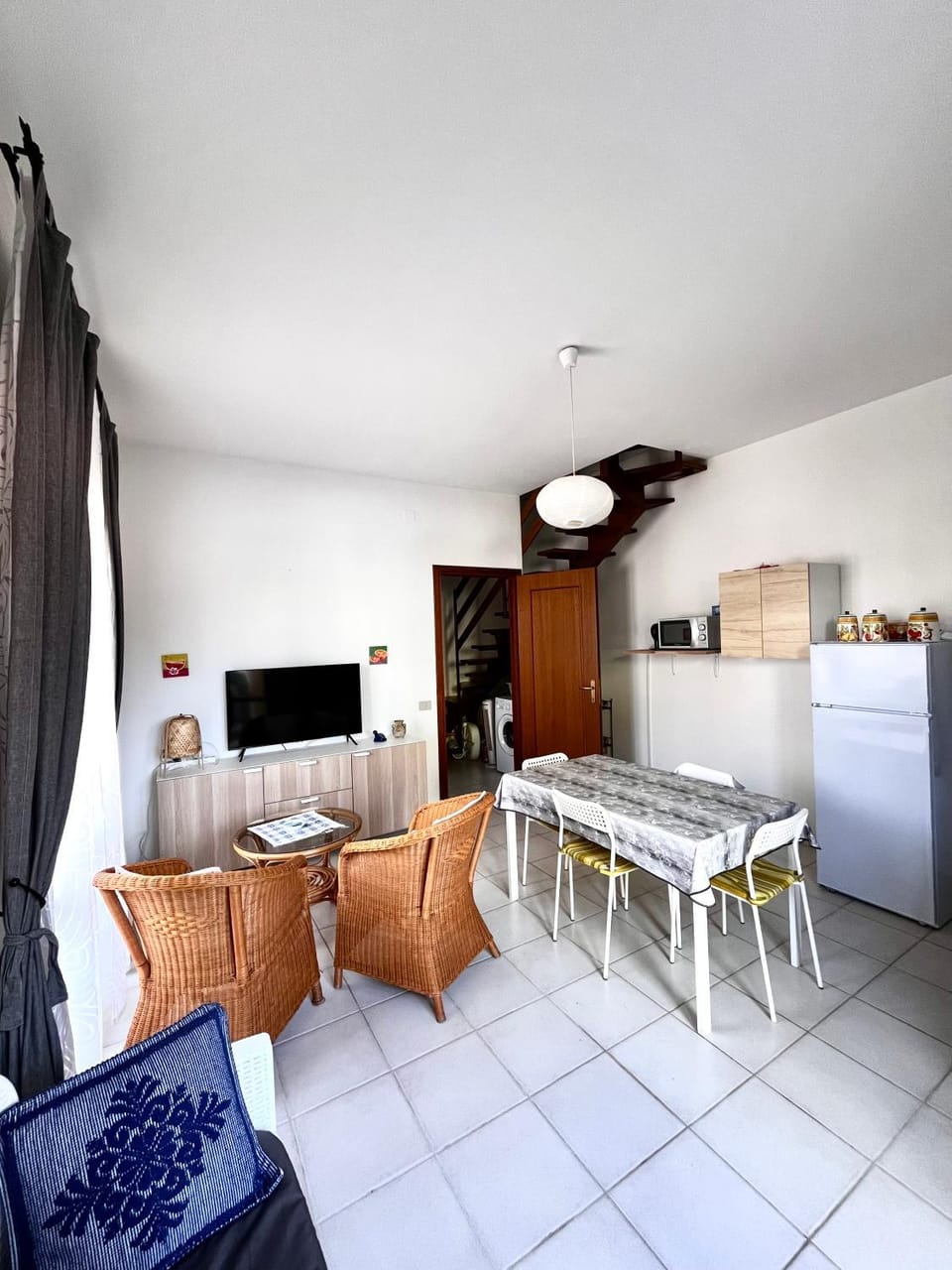 Communal lounge/ TV room, TV and multimedia, Living room, Dining area, Evening entertainment