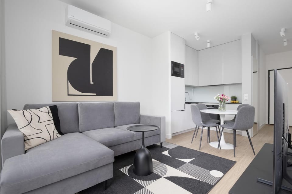 TV and multimedia, Kitchen or kitchenette, Living room, Seating area, Dining area, oven, air conditioner