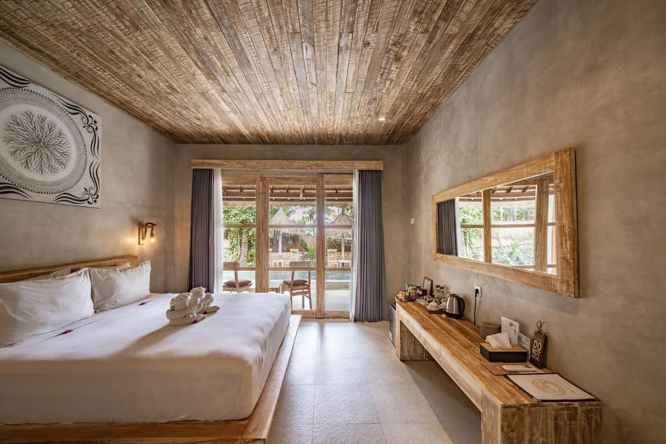 Bed, Bedroom, towels, air conditioner