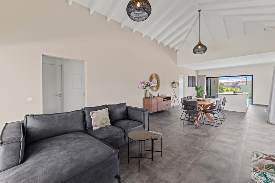 Villa Amber, Mambo Beach, Private Pool Apartment in Willemstad