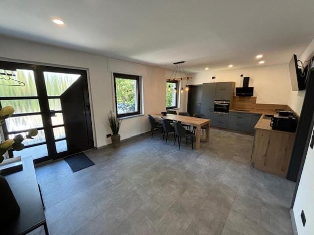 Dining area, kitchen