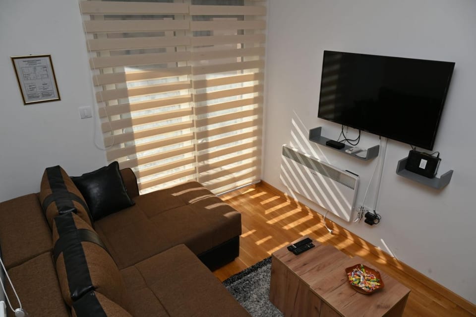 Communal lounge/ TV room, TV and multimedia, Living room, Seating area, Evening entertainment