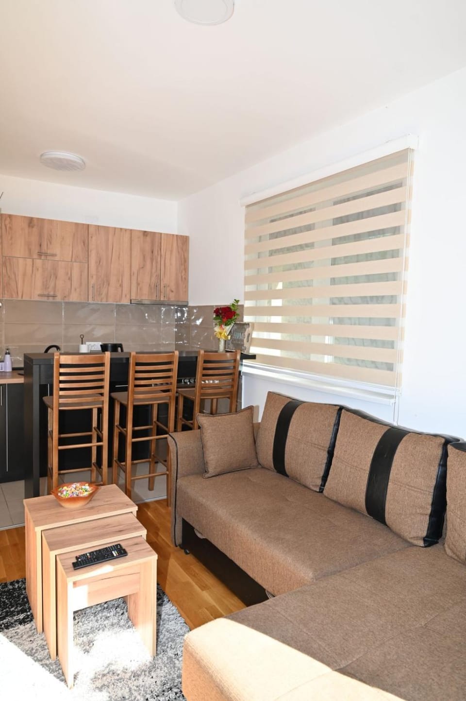 Kitchen or kitchenette, Living room, Seating area, Dining area