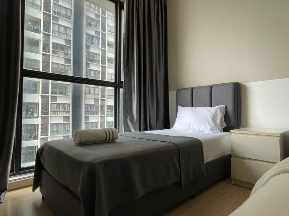 Dsara Residence Sungai Buloh (Netflix, WiFi) near MRT Kg Selamat Apartment in Petaling Jaya