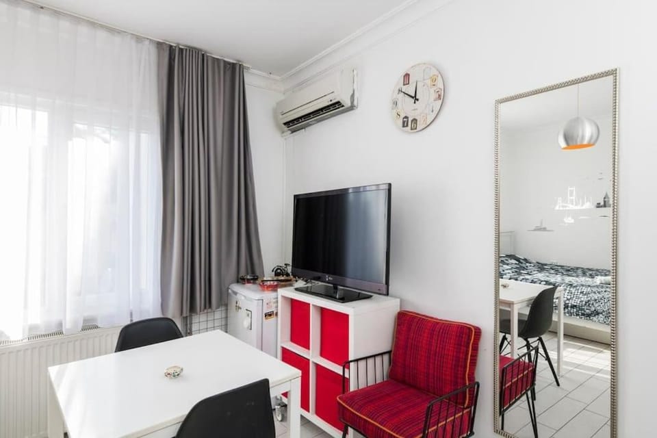 TV and multimedia, Seating area, Dining area, air conditioner