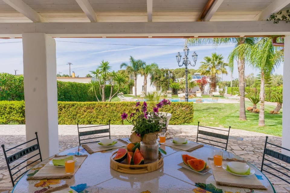 Patio, Dining area, Garden view