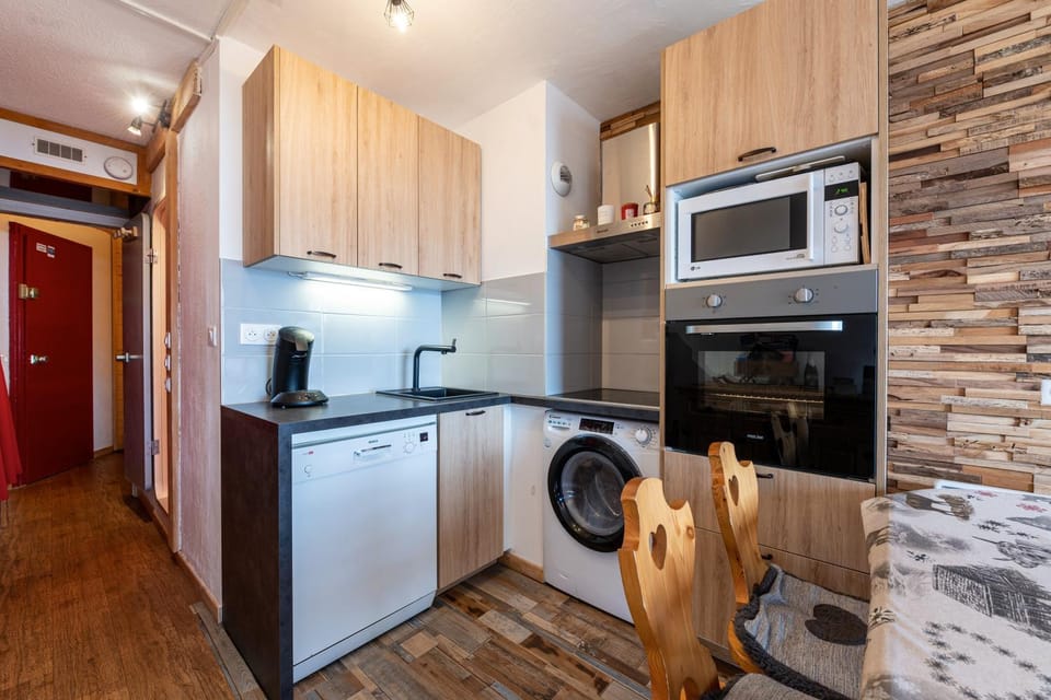 Kitchen or kitchenette, Living room