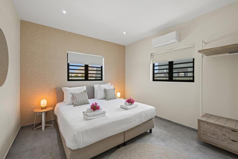 Bed, Photo of the whole room, Bedroom, towels, air conditioner