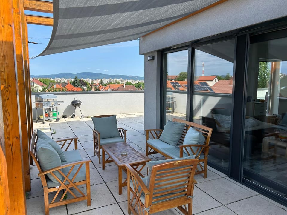 View (from property/room), Balcony/Terrace