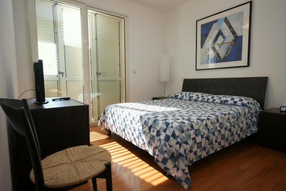 Day, TV and multimedia, Bedroom, Seasons, Time of day