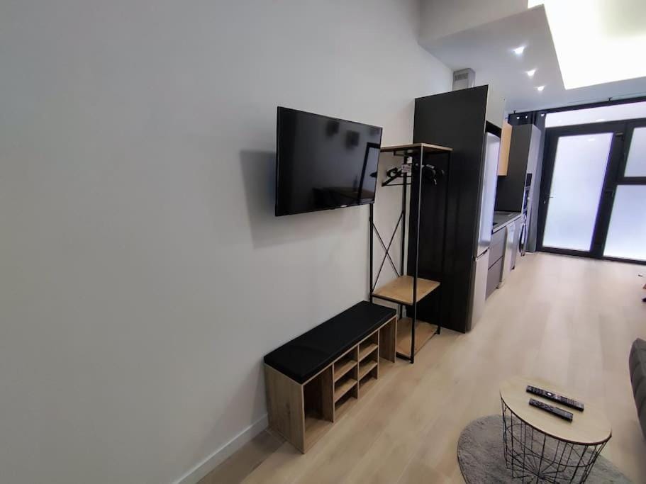 Communal lounge/ TV room, TV and multimedia, wardrobe