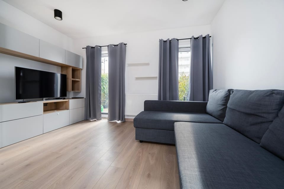 Communal lounge/ TV room, TV and multimedia, Living room, Seating area, Evening entertainment