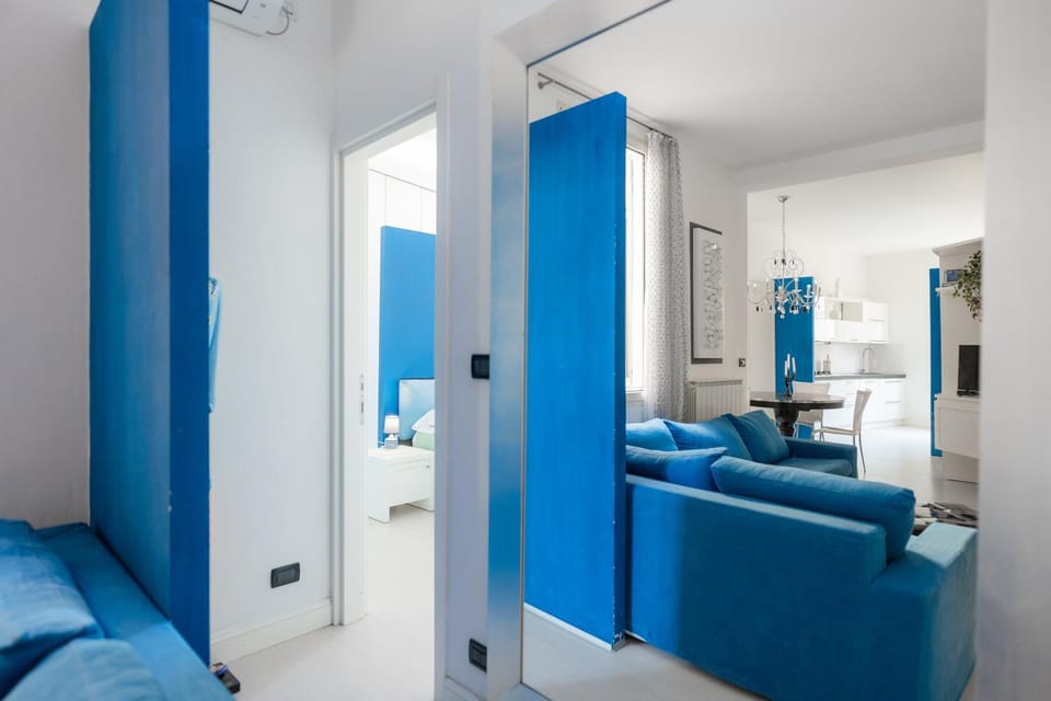 Bed, Living room, Photo of the whole room, Seating area, Bedroom, wardrobe