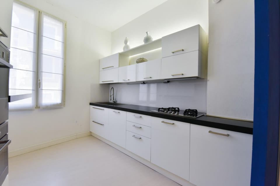 Kitchen or kitchenette, pet friendly, stove