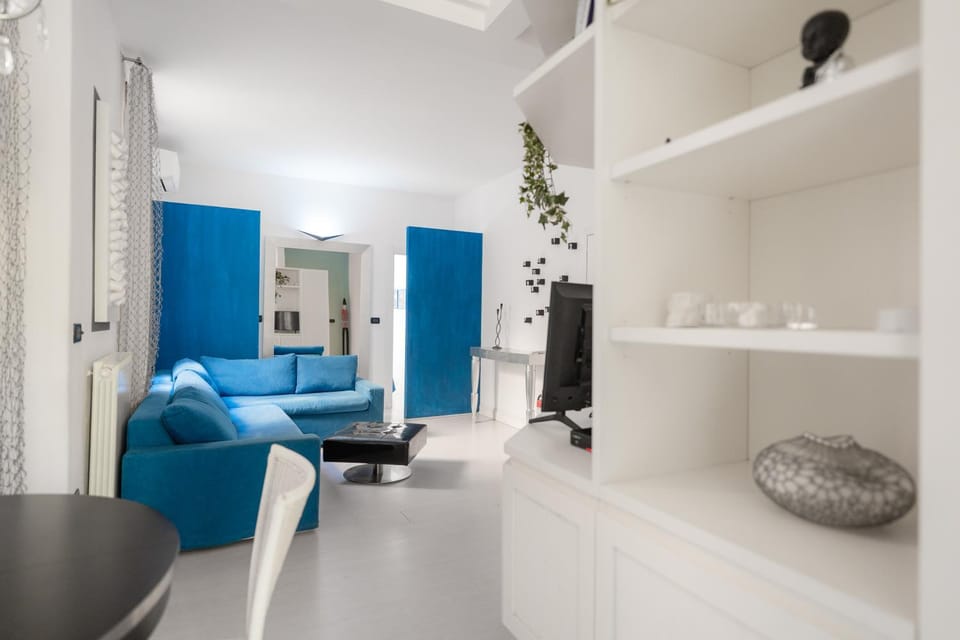 Kitchen or kitchenette, Living room, Seating area