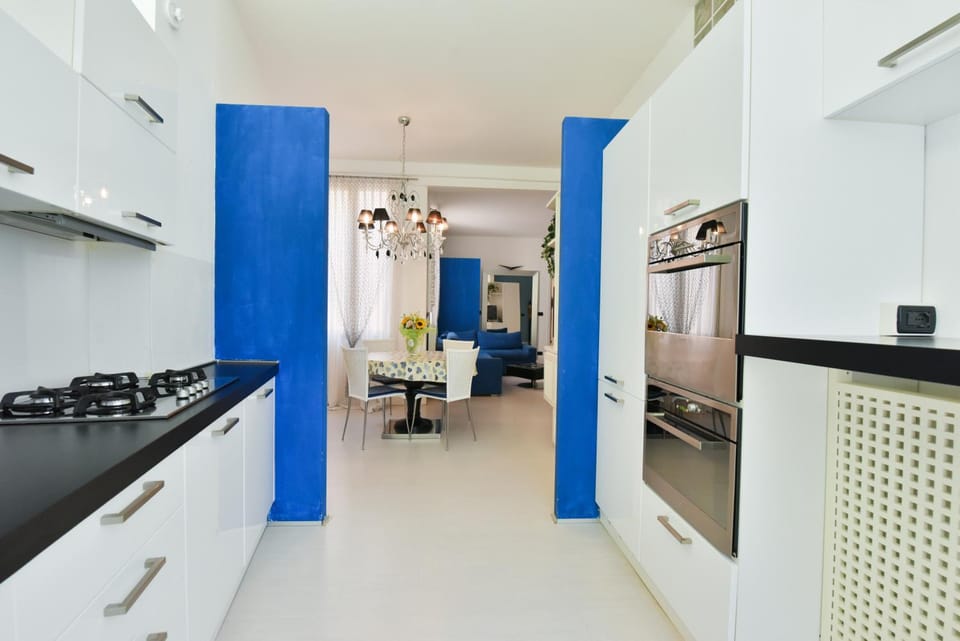 Kitchen or kitchenette, Dining area, dishwasher, minibar, oven, pet friendly, stove