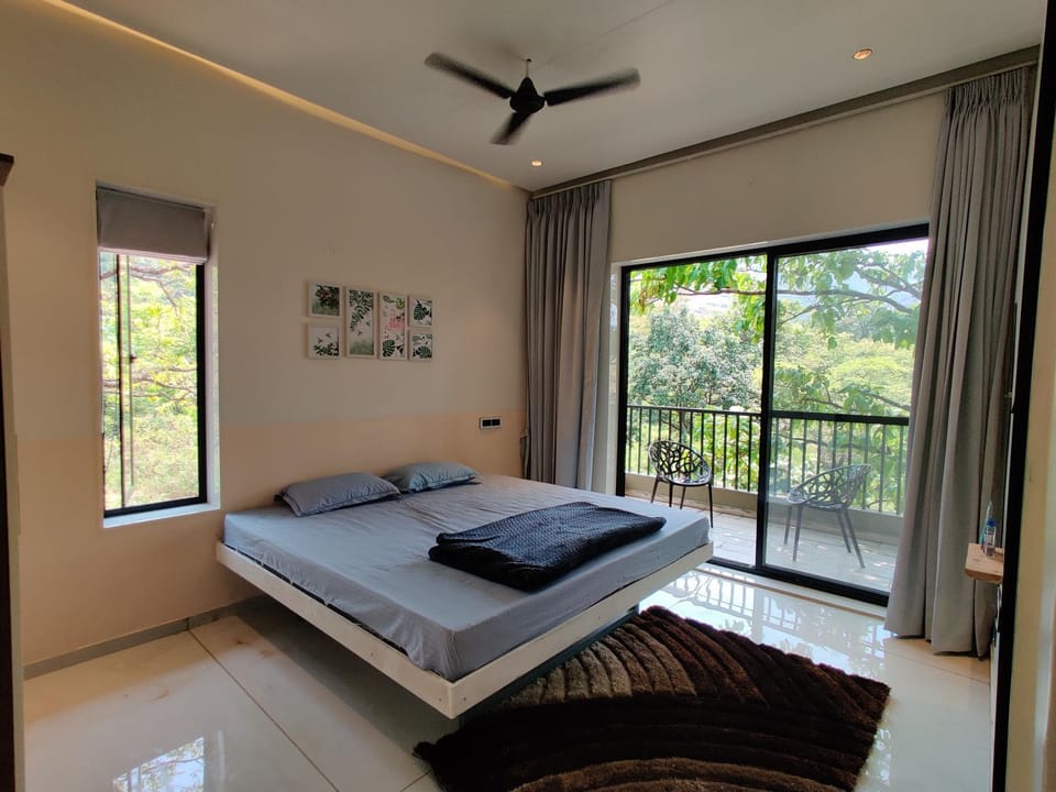 Photo of the whole room, Bedroom