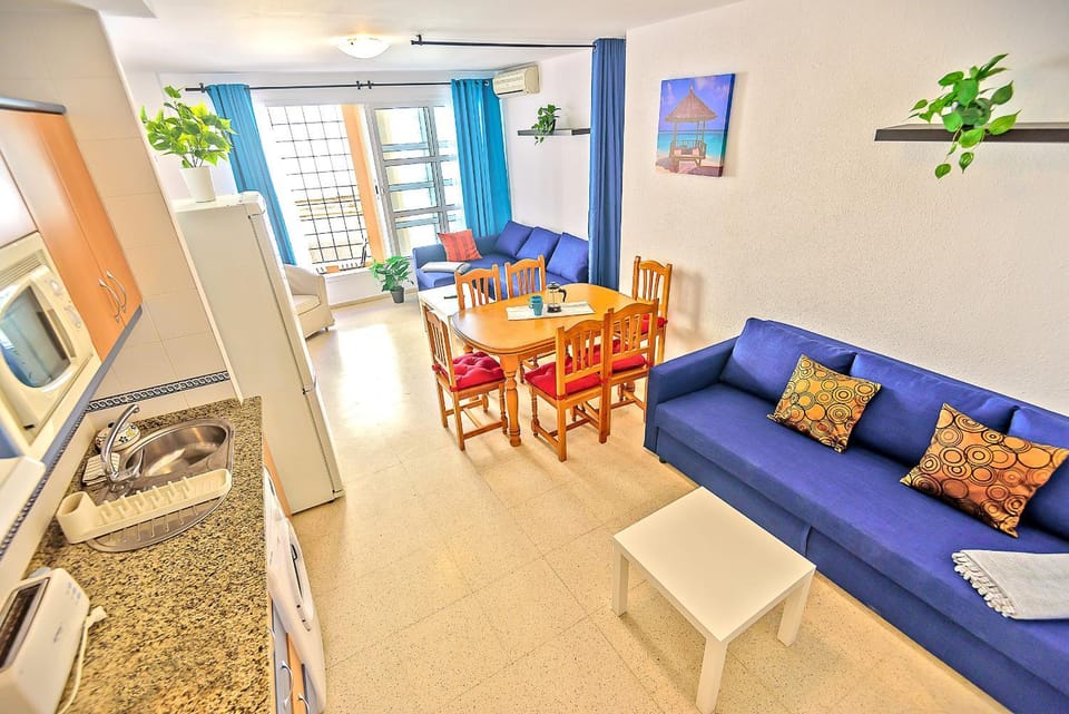 TV and multimedia, Balcony/Terrace, Living room, Seating area, Dining area, microwave, stove, toaster, washing machine, kitchen, air conditioner