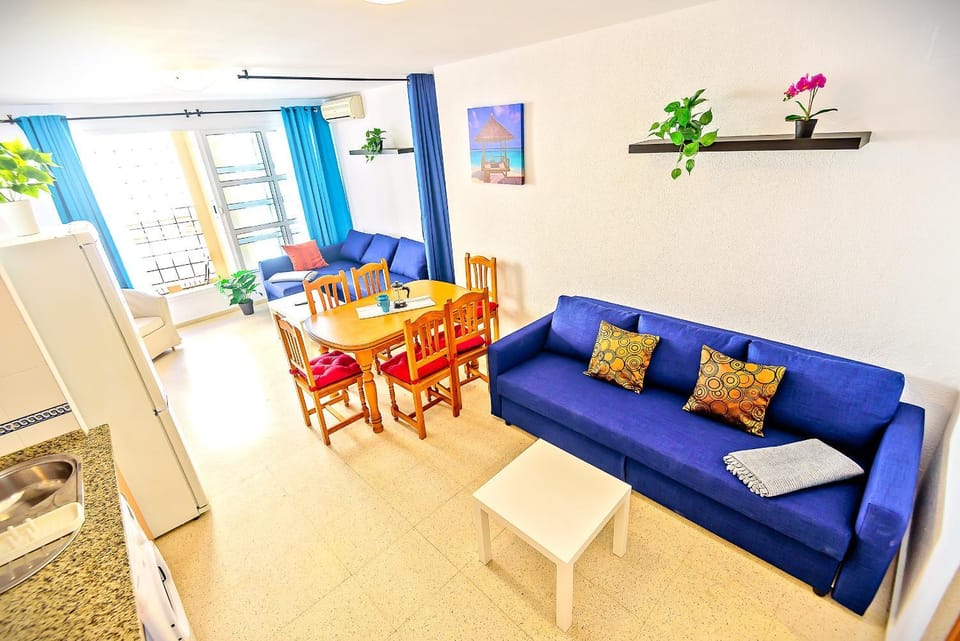 Bed, TV and multimedia, Balcony/Terrace, Living room, Seating area, Dining area, kitchen, air conditioner