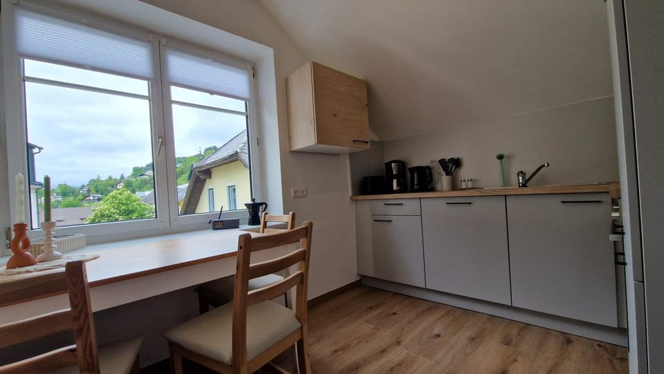 Kitchen or kitchenette, Dining area, pet friendly