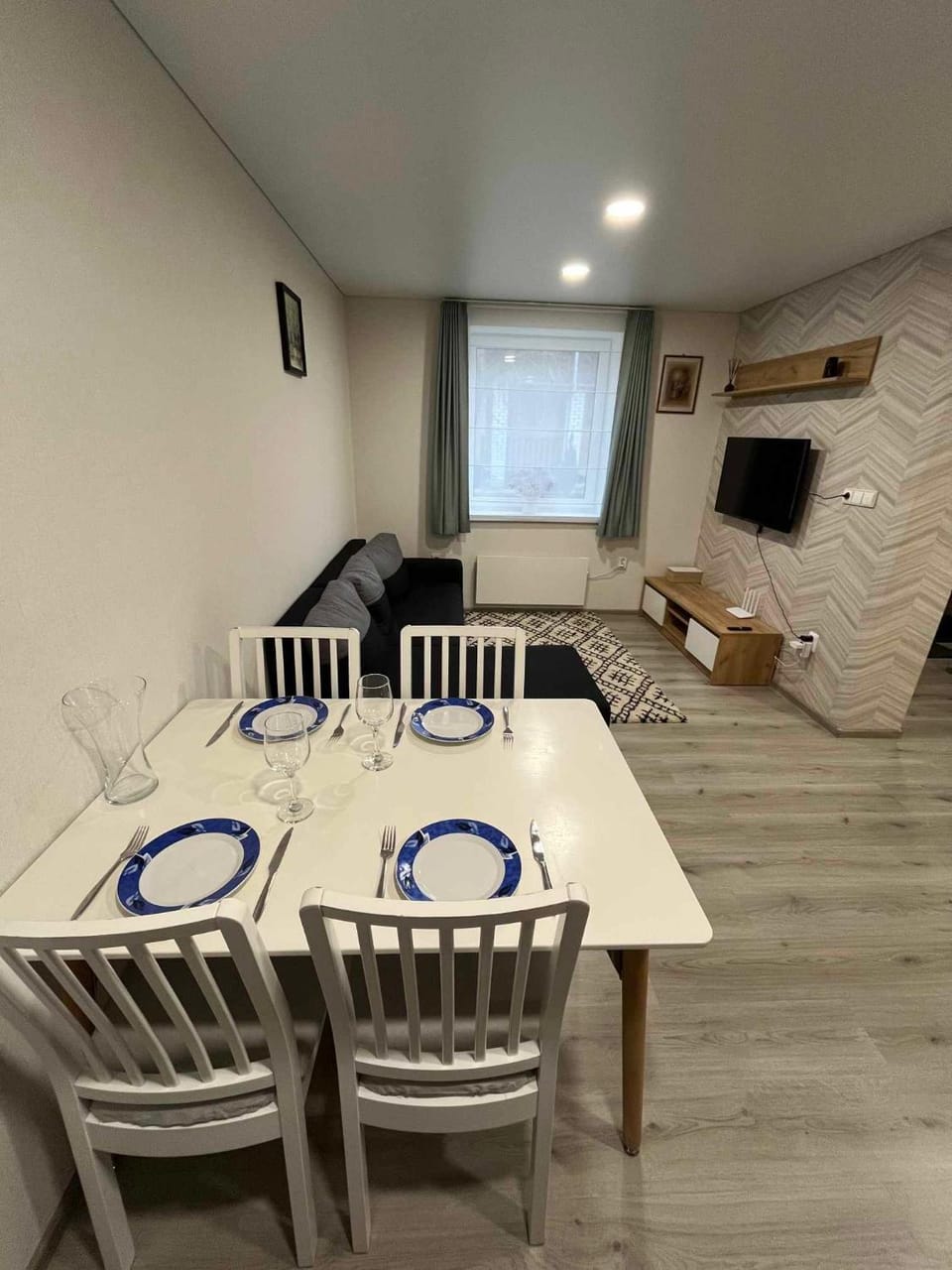 TV and multimedia, Kitchen or kitchenette, Living room, Seating area, Dining area