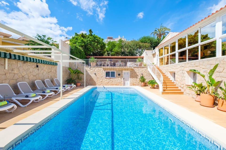 Property building, Patio, Day, Pool view, Swimming pool, sunbed