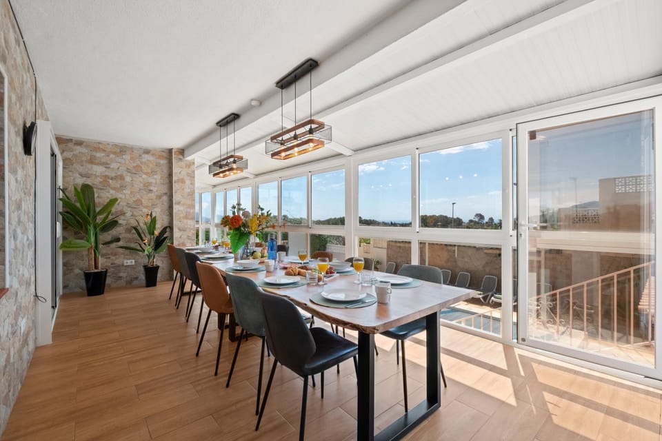 Patio, Living room, Seating area, Dining area