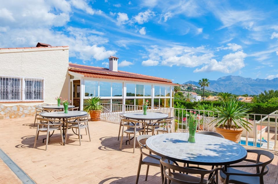 Balcony/Terrace, Dining area, Mountain view