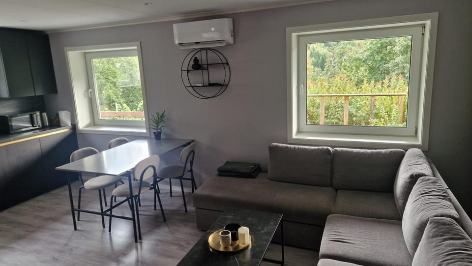 Kitchen or kitchenette, Living room, Seating area, Dining area