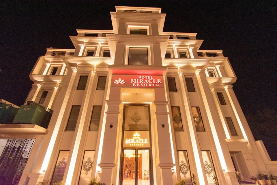 Property building, Facade/entrance, Night