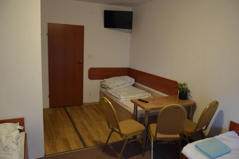 Bed, TV and multimedia, Living room, Photo of the whole room, Bedroom