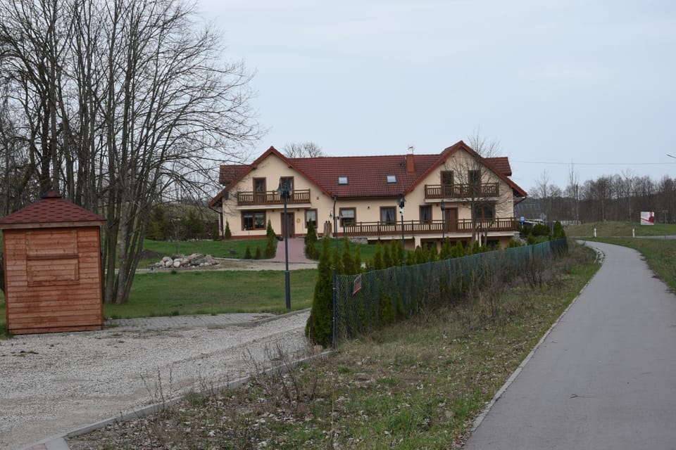 Property building, Neighbourhood, Garden view, Street view